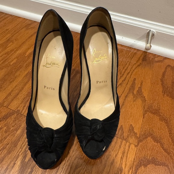 Christian Louboutin Elegant Black Peep Toe Heels - Picture 3 of 11